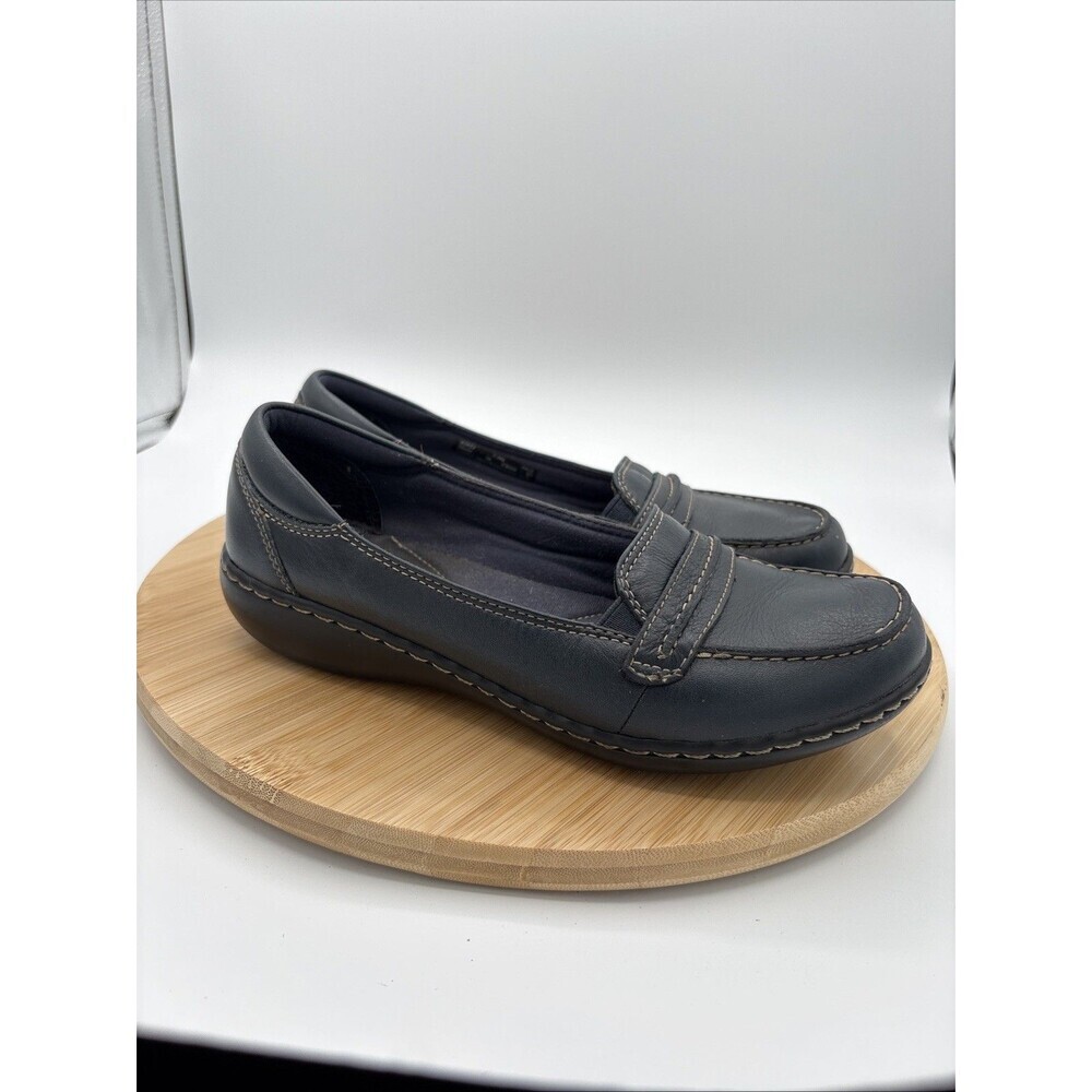 Clarks Navy Women’s Flat Slip on Leather Loafers Size 7.5M comfort
